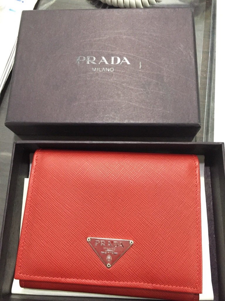 PRADA財布