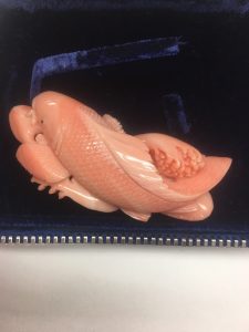 珊瑚ブローチ