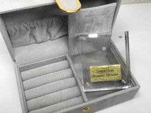 ダイヤ付きジュエリーケース