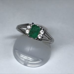 Pt900 エメラルドリング