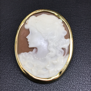 カメオブローチ