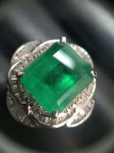 エメラルド プラチナ 指輪