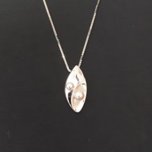 シルバーパールネックレス