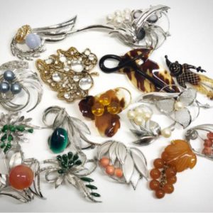 琥珀ブローチなどおまとめ