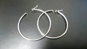 ホワイトゴールド フープイヤリング