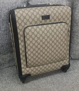 グッチ GGスプリーム キャンバス キャリーオンスーツケース