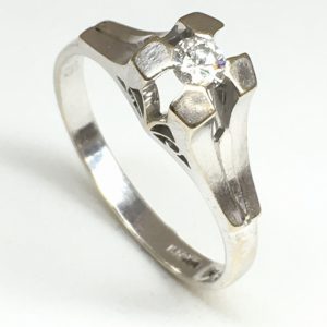 K14WG ダイヤ付リング