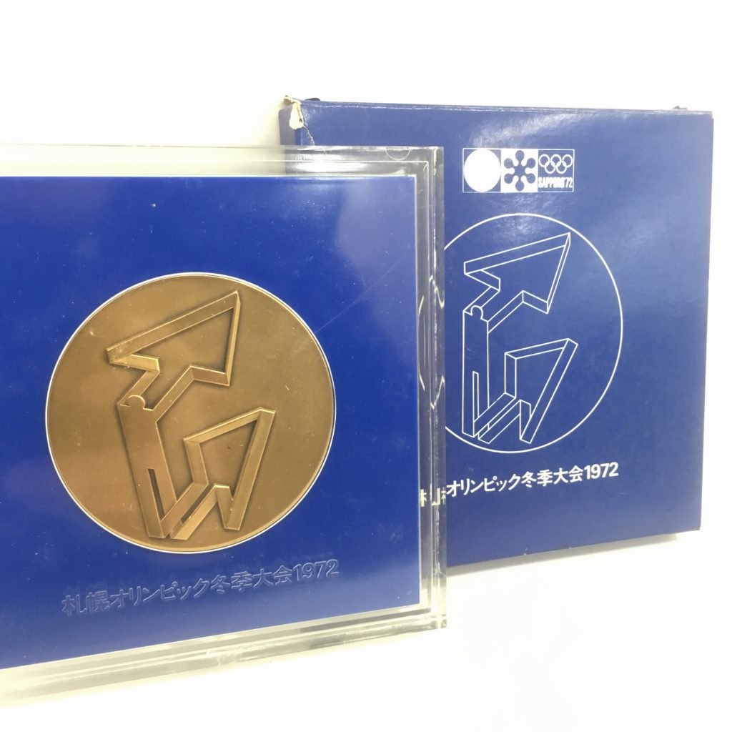 札幌オリンピック　冬季大会　１９７２年　記念盾　額