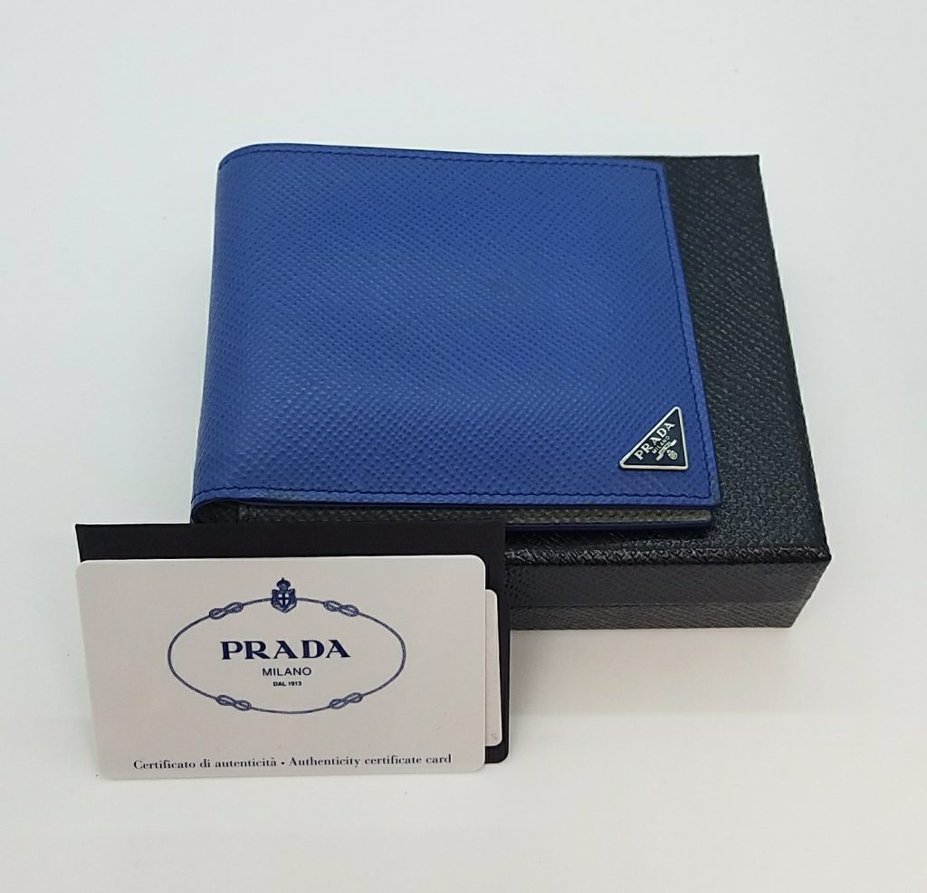 PRADA 二つ折り財布