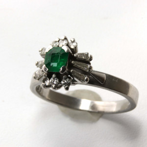 Pt900 メレダイヤ  エメラルドリング