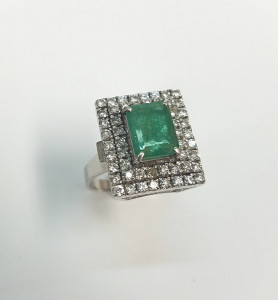 Pt900エメラルドメレダイヤ付リング