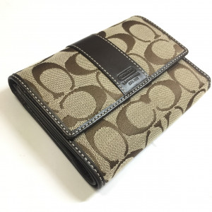 コーチ2つ折りシグネチャー財布