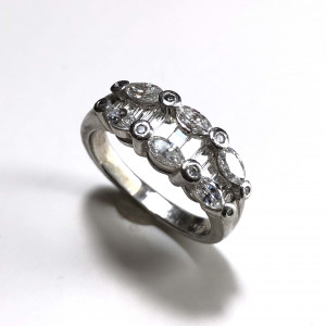 Pt900 オーバル・テーパーダイヤモンドリング 1.64ct