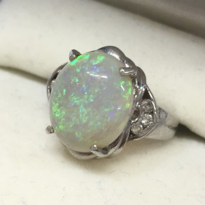 Pt900 オパール メレダイヤ付 リング 3.33ct 0.12ct