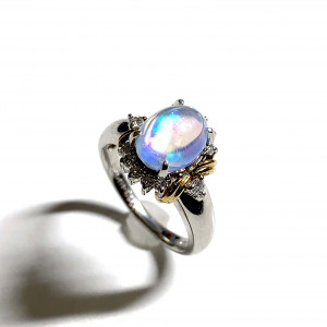 K18/Pt900 ライトオパール（1.34ct）メレダイヤ （0.25ct）リング