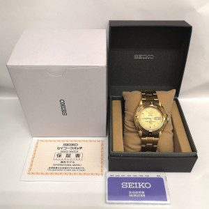 SEIKO セイコー 5スポーツ 腕時計 自動巻き 裏蓋 スケルトン 金色 海外モデル メンズ 箱・保証書付き
