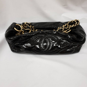 CHANEL パテントレザーバッグ