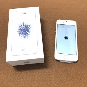 iPhoneSE UQモバイル 64GB