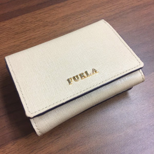 フルラ財布