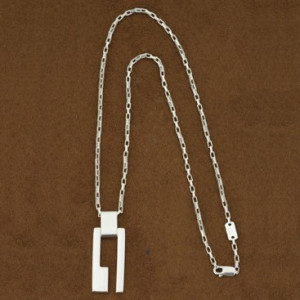 GUCCI グッチ Gロゴ型 ネックレス