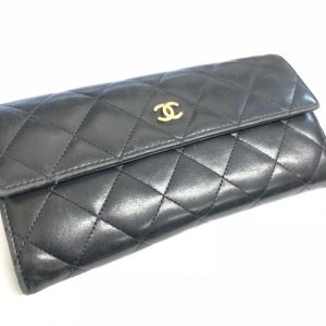 シャネルラムスキン長財布