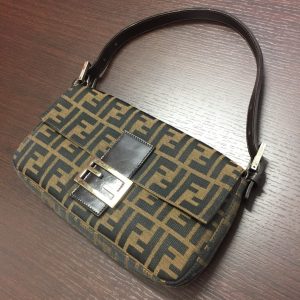 FENDIアクセサリーポーチ