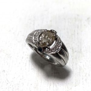 Pt900 ペアーシェイプダイヤ（1.2ct）メレダイヤ （0.16ct）リング