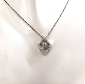 K18WG (0.21ct) ネックレス