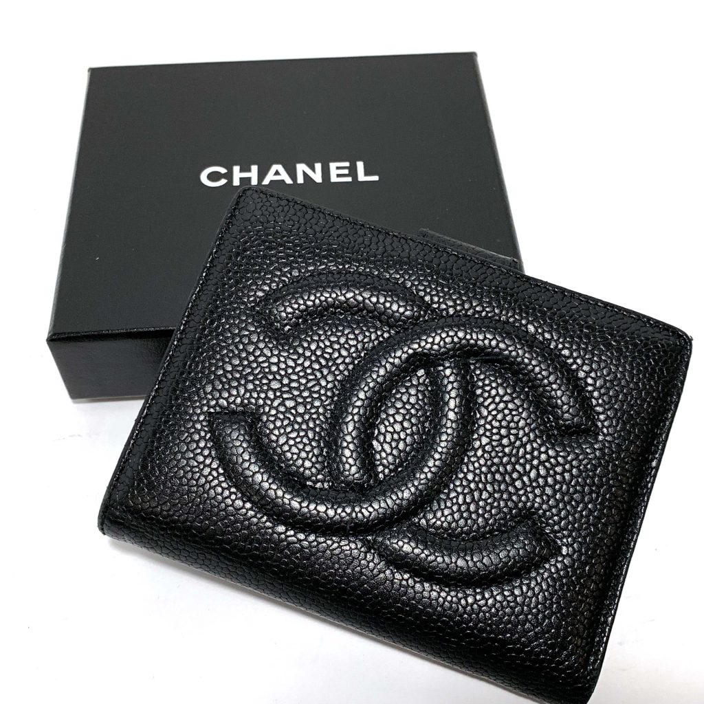 CHANEL シャネル キャビアスキン 折財布 - 小物