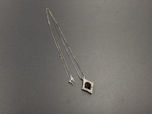 スピネルネックレス