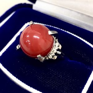 Pt900 血赤珊瑚・メレダイヤ付き リング