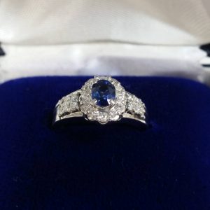 Pt900 サファイア・メレダイヤ付リング