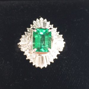 Pt900 エメラルド ダイヤ付き リング