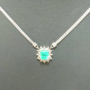 PT900 エメラルド0.96Ct. メレ0.15Ct. ネックレス