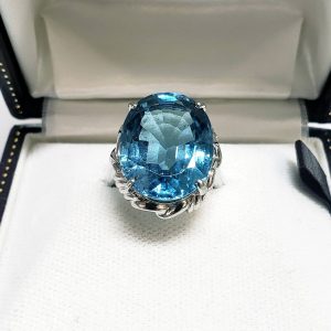 Pt900 トパーズ付リング