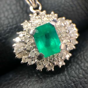 Pt900 0.28ct 0.25ct エメラルドリング