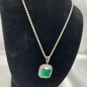 Pt900 エメラルド(9.41ct)メレダイヤ (0.893ct)ネックレス
