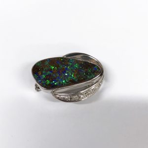 Pt900 ボルダーオパール 13.99ct付 ブローチ