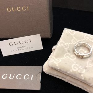 GUCCI グッチ インターロッキング Gチャーム