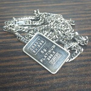 プラチナネックレスとインゴット