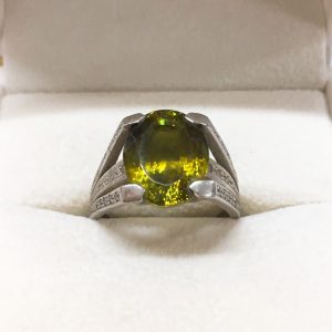 Pt900 ペリドット メレダイヤ付 リング