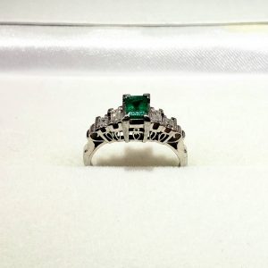 Pt900　エメラルド・メレダイヤ付リング