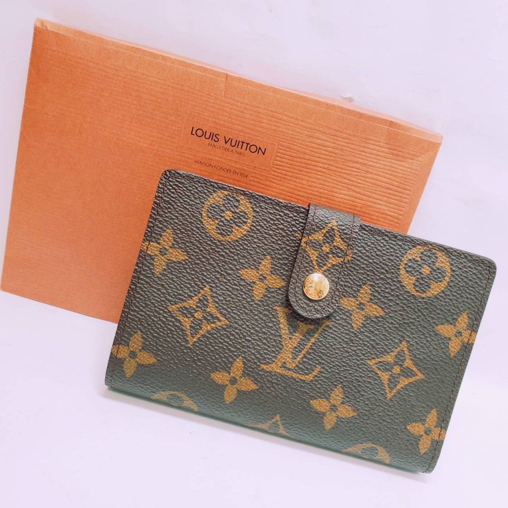 LOUIS VUITTON 二つ折り財布 - 折り財布