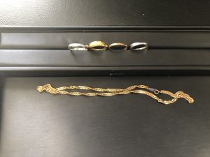 金ネックレス、金リング、プラチナ