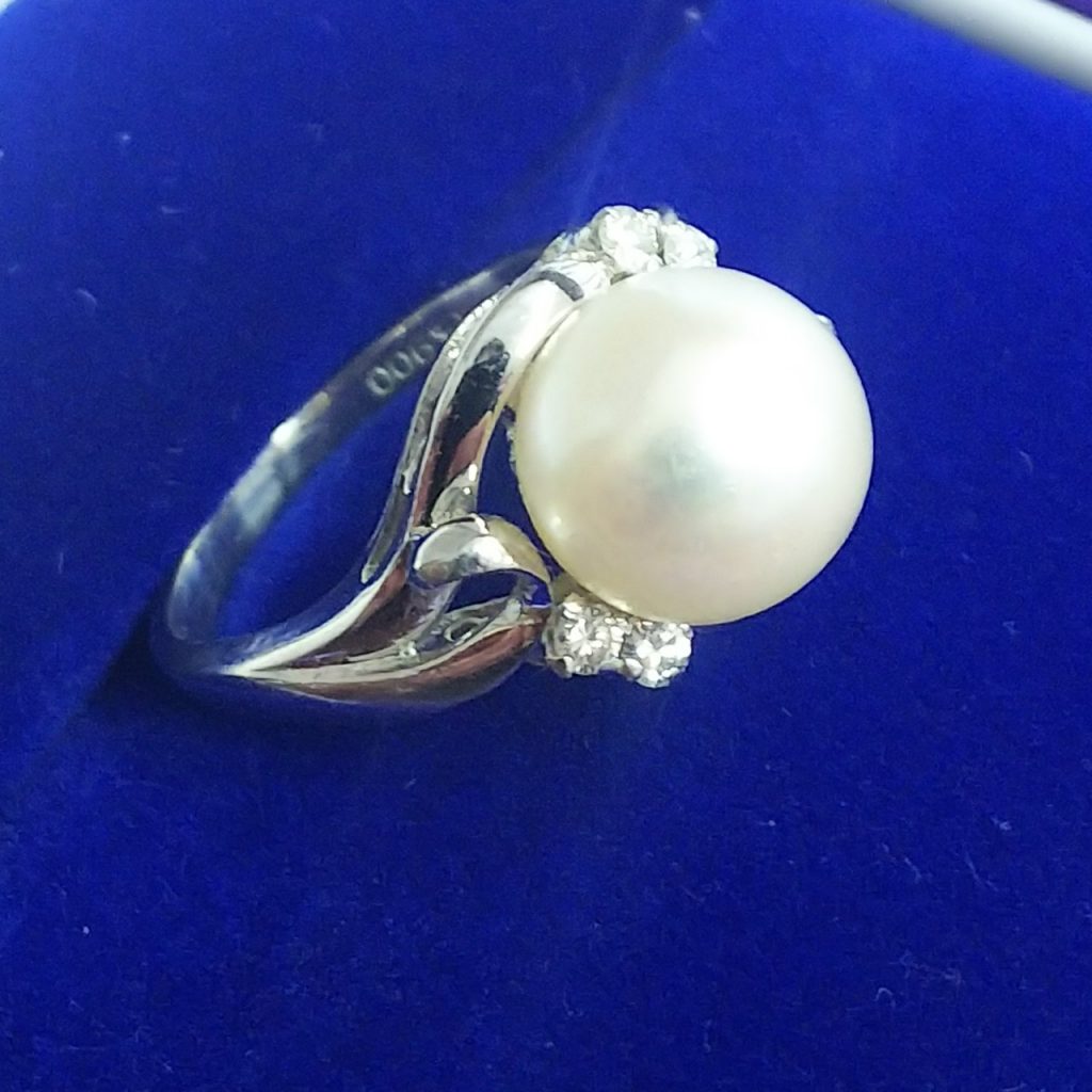 Pt900真珠メレダイヤ付き指輪