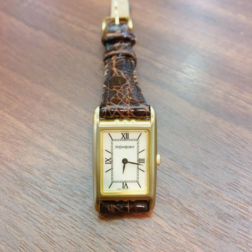 激安の Yves Saint Laurent イヴサンローラン 腕時計 クオーツ 小物