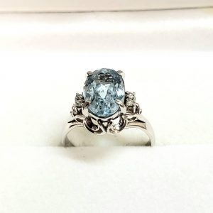 Pt900　アクアマリン　メレダイヤ付リング