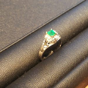 Pt900エメラルドリング