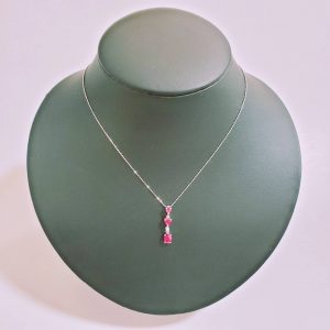 さすがや上越店 K18WG メレダイヤ ルビー付きネックレス