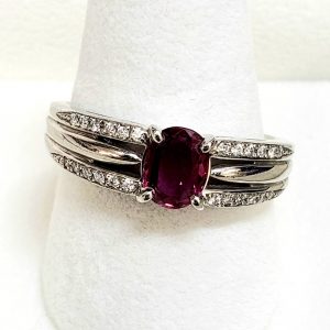 Pt900　ルビー・メレダイヤ付リング